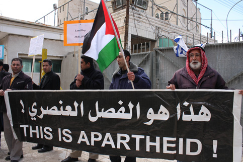 Palestinians in the occupied West Bank city of Hebron demonstrate against Israeli “apartheid,” 30 March 2009. (Mamoun Wazwaz/MaanImages)